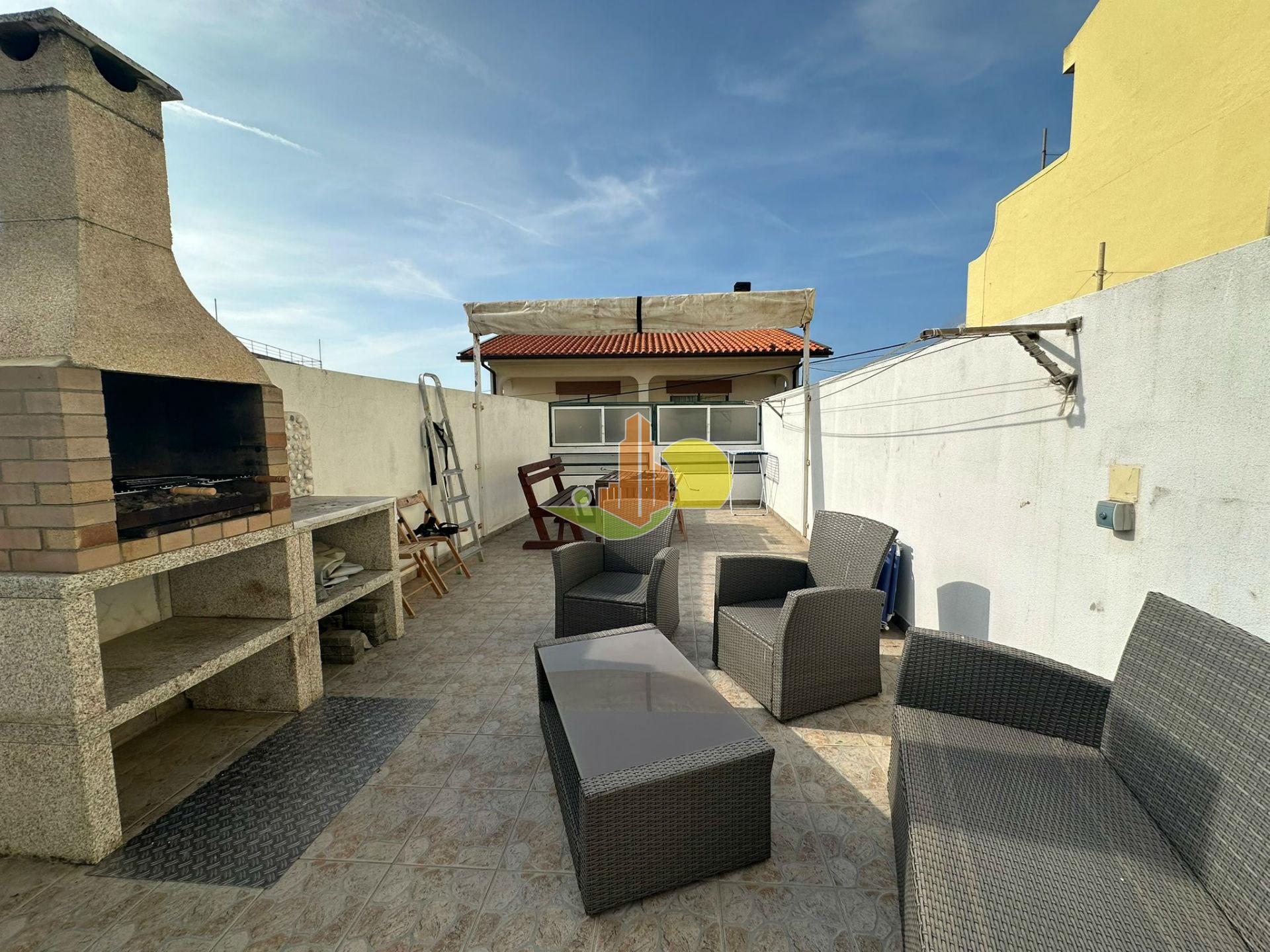 Moradia T4 com garagem junto às Muralhas de Buarcos!