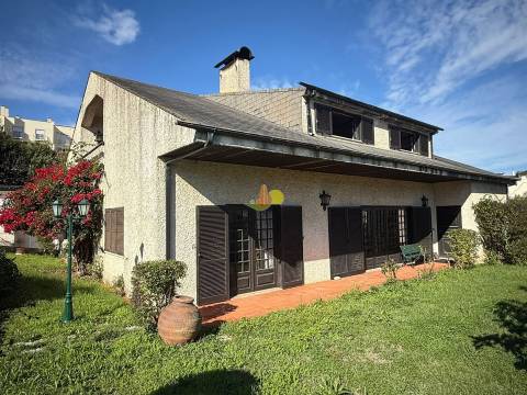 Moradia Isolada inserida num lote com 1220m2