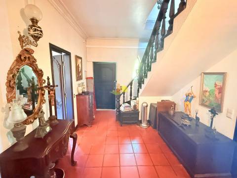 Moradia Isolada inserida num lote com 1220m2