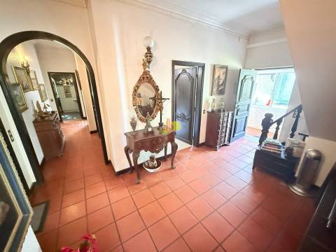 Moradia Isolada inserida num lote com 1220m2