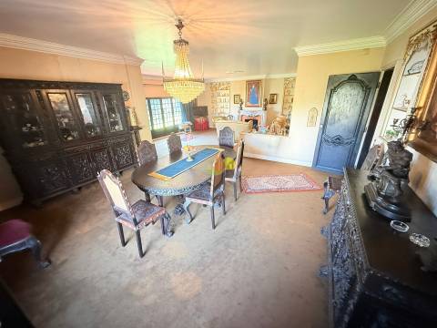 Moradia Isolada inserida num lote com 1220m2