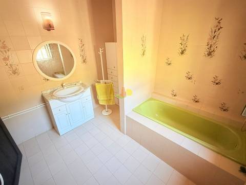 Moradia Isolada inserida num lote com 1220m2