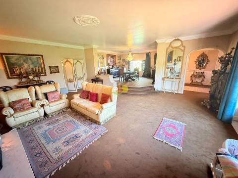 Moradia Isolada inserida num lote com 1220m2