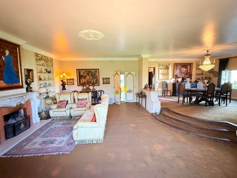 Moradia Isolada inserida num lote com 1220m2