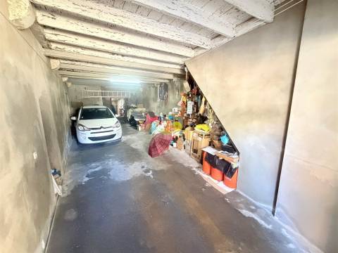 Moradia M2+2 no centro da cidade com garagem