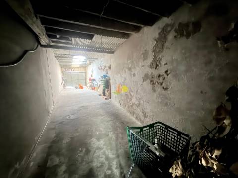 Moradia M2+2 no centro da cidade com garagem