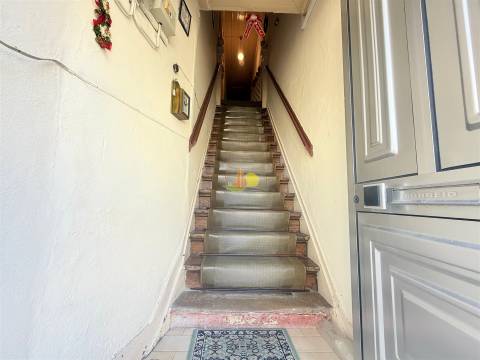 Moradia M2+2 no centro da cidade com garagem