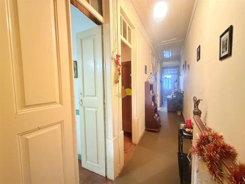 Moradia M2+2 no centro da cidade com garagem