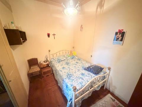 Moradia M2+2 no centro da cidade com garagem