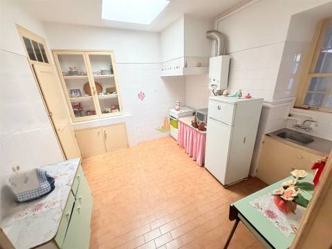 Moradia M2+2 no centro da cidade com garagem