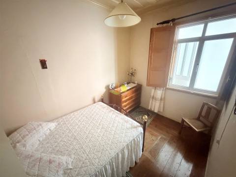 Moradia M2+2 no centro da cidade com garagem