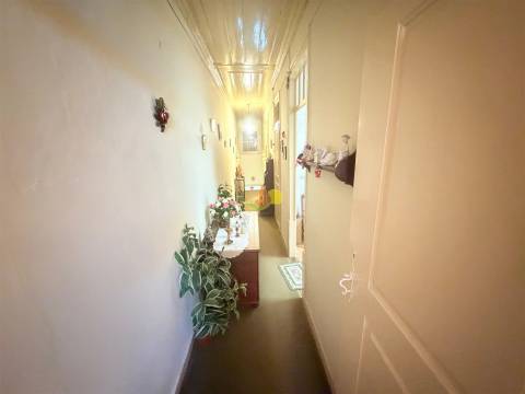 Moradia M2+2 no centro da cidade com garagem