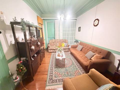 Moradia M2+2 no centro da cidade com garagem