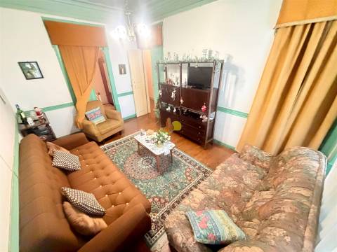 Moradia M2+2 no centro da cidade com garagem