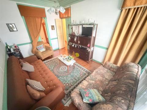 Moradia M2+2 no centro da cidade com garagem