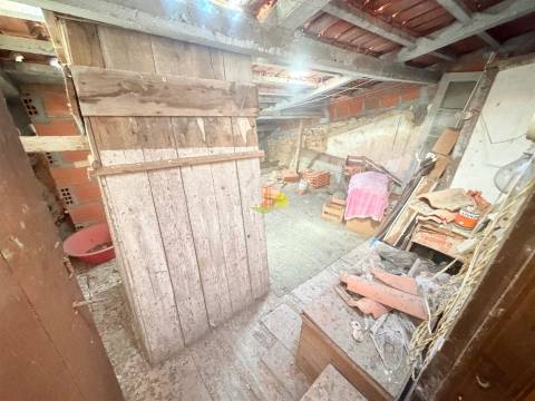 Moradia M2+2 no centro da cidade com garagem