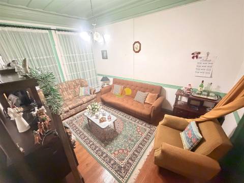 Moradia M2+2 no centro da cidade com garagem