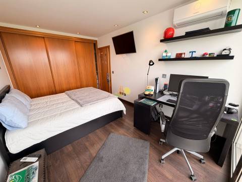 Moradia Semi Nova na Cidade!