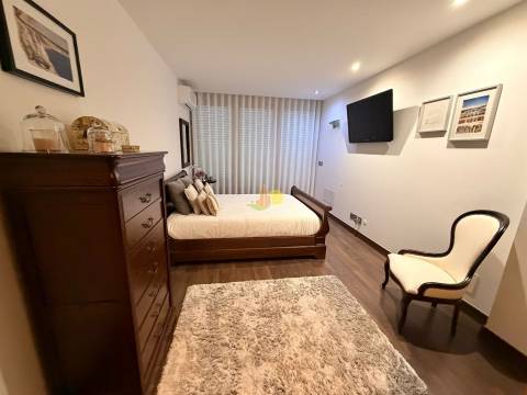 Moradia Semi Nova na Cidade!