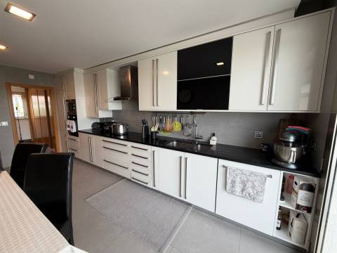 Moradia Semi Nova na Cidade!