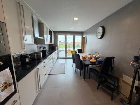 Moradia Semi Nova na Cidade!