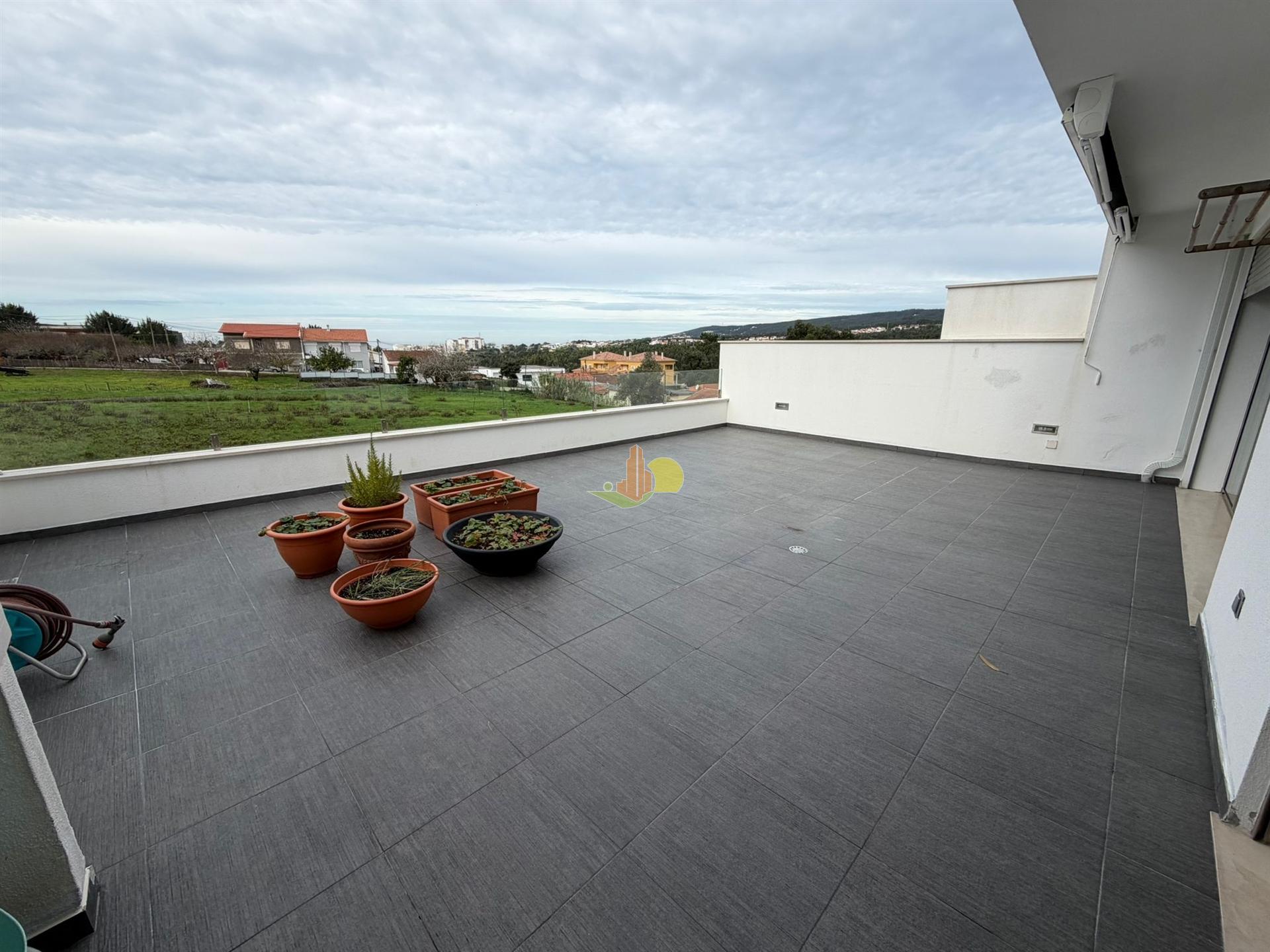 Moradia Semi Nova na Cidade!