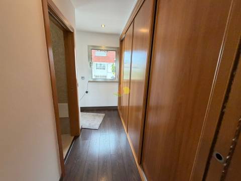 Moradia Semi Nova na Cidade!