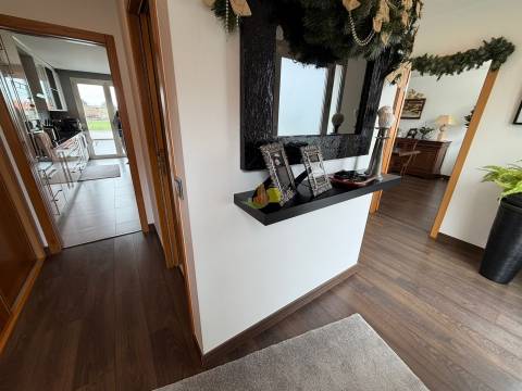 Moradia Semi Nova na Cidade!