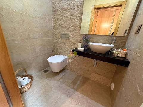 Moradia Semi Nova na Cidade!