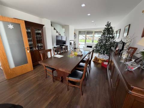 Moradia Semi Nova na Cidade!