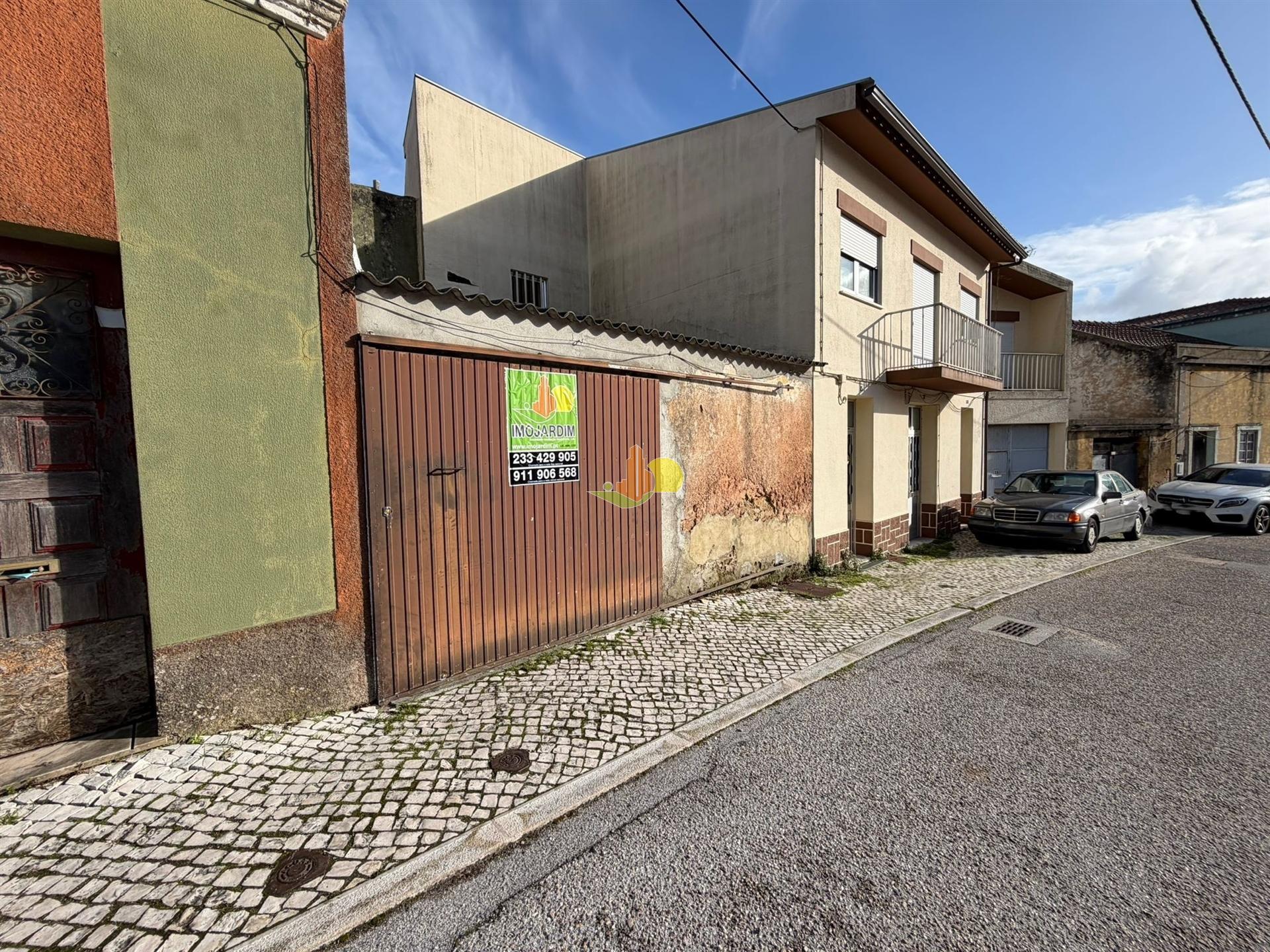 Garagem no centro de Brenha