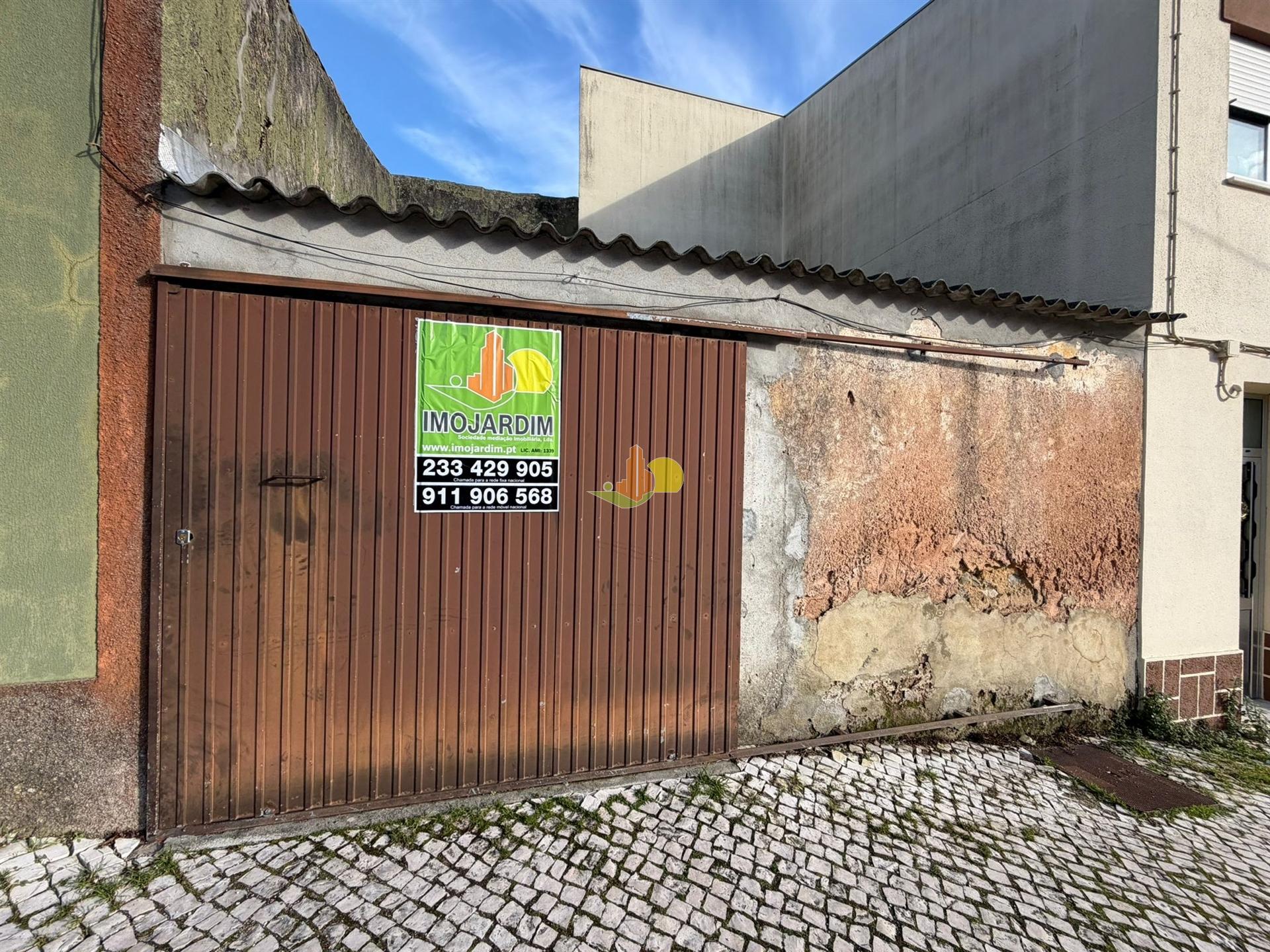 Garagem no centro de Brenha