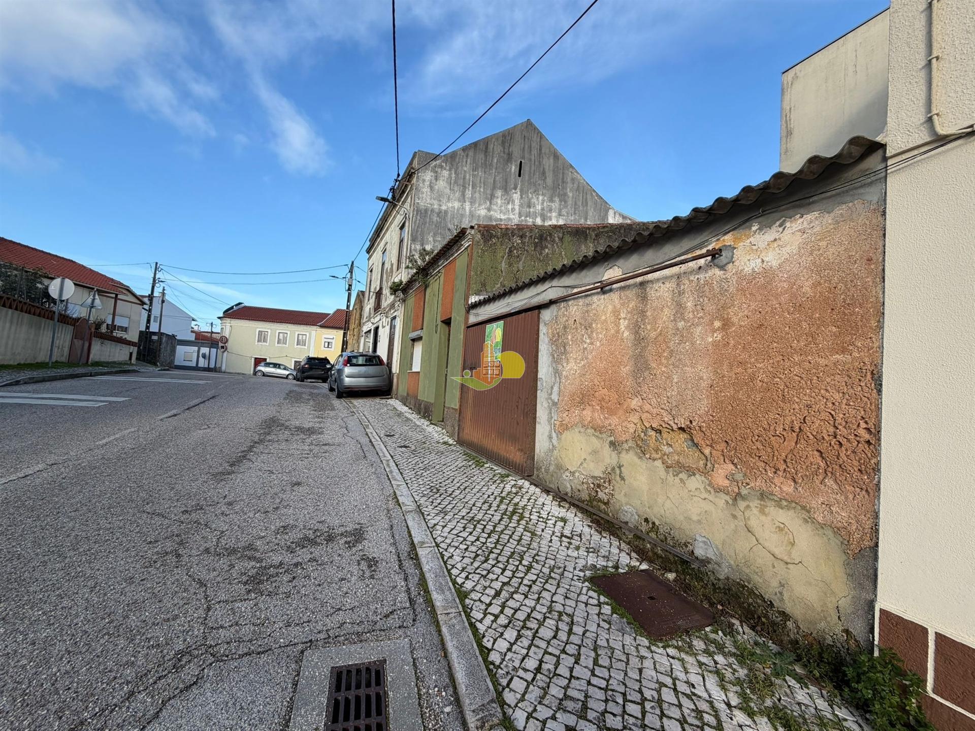 Garagem no centro de Brenha
