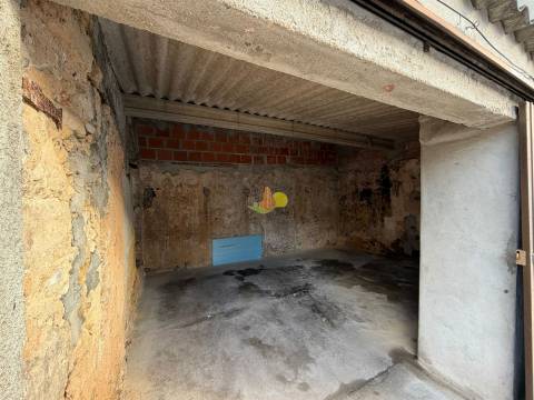 Garagem no centro de Brenha