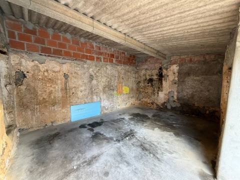 Garagem no centro de Brenha