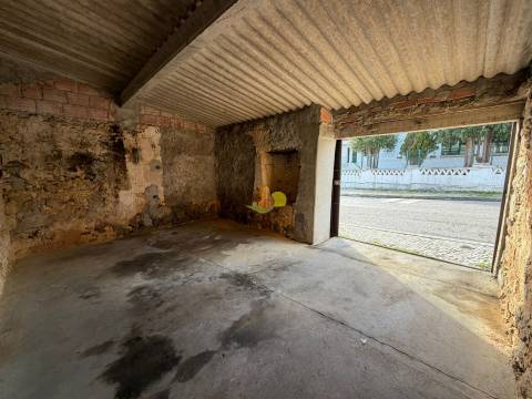 Garagem no centro de Brenha