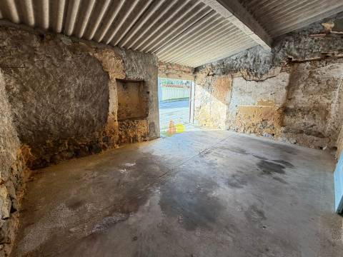 Garagem no centro de Brenha