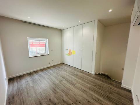 T3 com Garagem dupla e Terraço enorme!