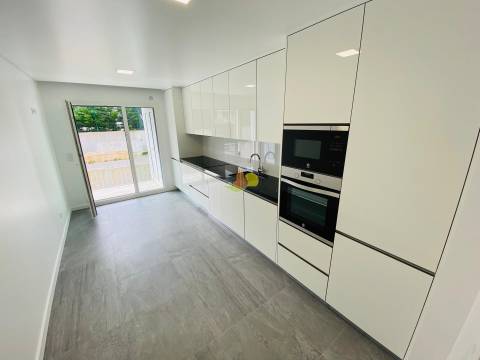 T3 com Garagem dupla e Terraço enorme!