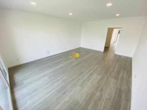 T3 com Garagem dupla e Terraço enorme!