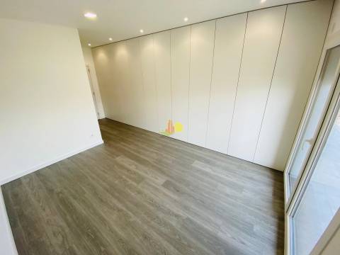 T3 com Garagem dupla e Terraço enorme!