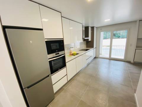 T3 com Garagem dupla e Terraço enorme!