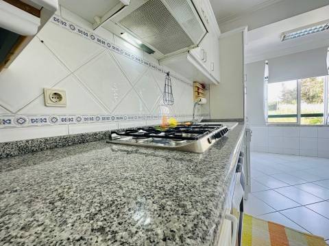 T2 Com Garagem e Arrumo - Abadias!