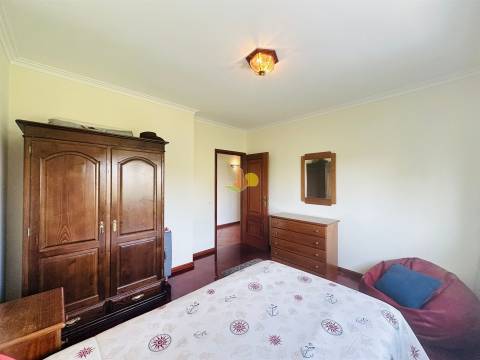 T2 Com Garagem e Arrumo - Abadias!