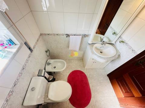 T2 Com Garagem e Arrumo - Abadias!