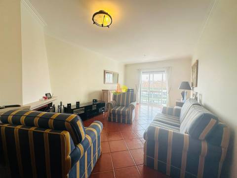 T2 Com Garagem e Arrumo - Abadias!