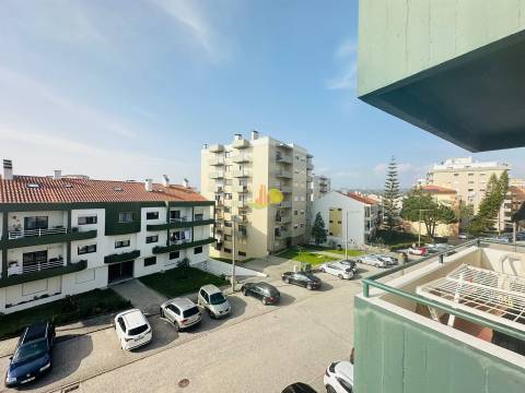 T2 Com Garagem e Arrumo - Abadias!