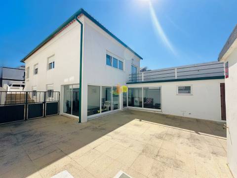 Moradia T4 - 5 minutos da Praia!