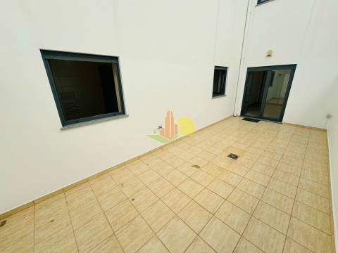 T3 com garagem e terraço