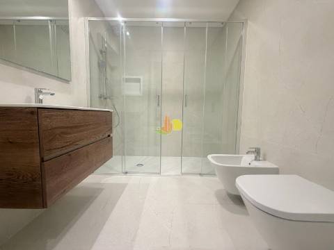 T2 Novo - Condomínio com piscina